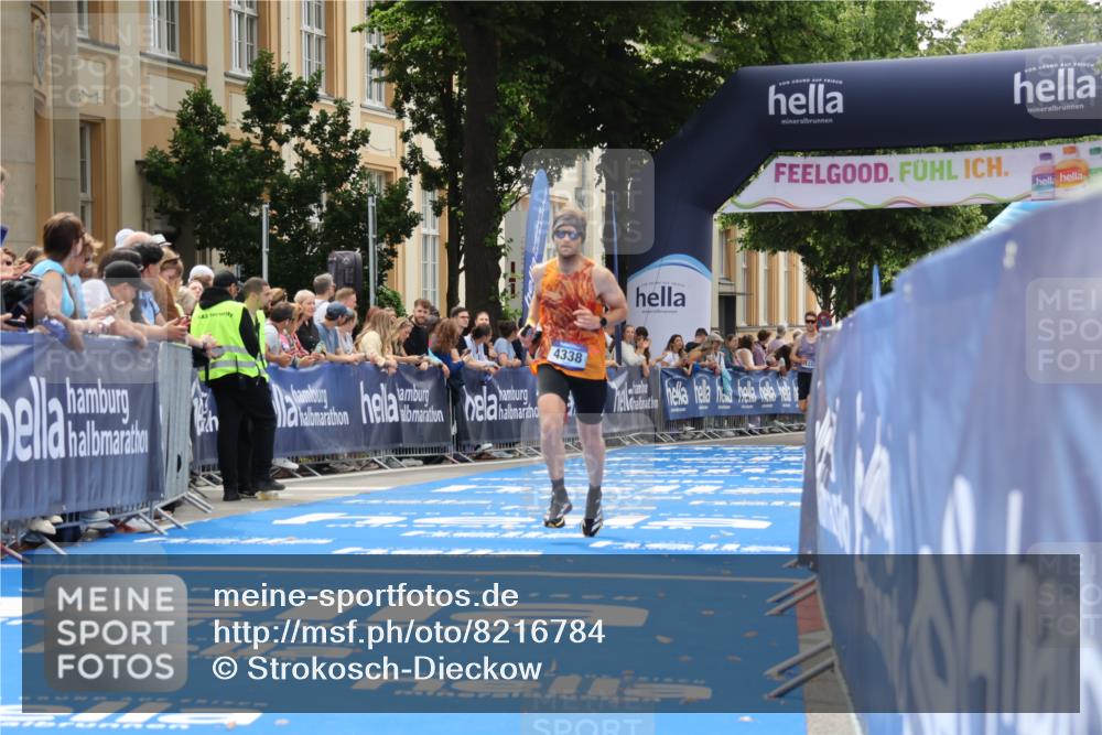 29.06.2025 - hella hamburg halbmarathon Strokosch-Dieckow http://msf.ph/oto/8216784 29.06.2025 10:25:38 Ziel 4338, 11228, 14107 meine-sportfotos.de