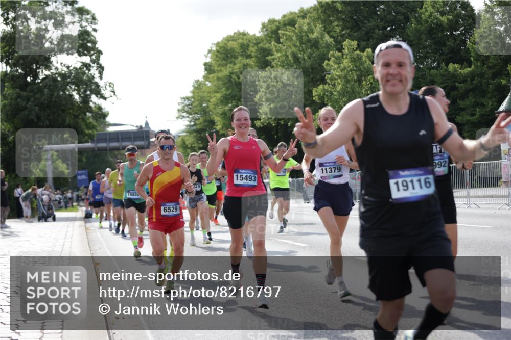 29.06.2025 - hella hamburg halbmarathon Jannik Wohlers http://msf.ph/oto/8216797 29.06.2025 09:50:01 Lombardsbrücke 1358, 1688, 1697, 1700, 1882, 2568, 2675, 2719, 2826, 3332, 4229, 4380, 4398, 4823, 5436, 5745, 5791, 5803, 6458, 6529, 6649, 8450, 9017, 9116, 9302, 9365, 10218, 11379, 11491, 11619, 11767, 12292, 12335, 12895, 13725, 14783, 14798, 14992, 15225, 15257, 15493, 16648, 16697, 16820, 16992, 17425, 17516, 17632, 18154, 18275, 18723, 19046, 19116, 19229 meine-sportfotos.de
