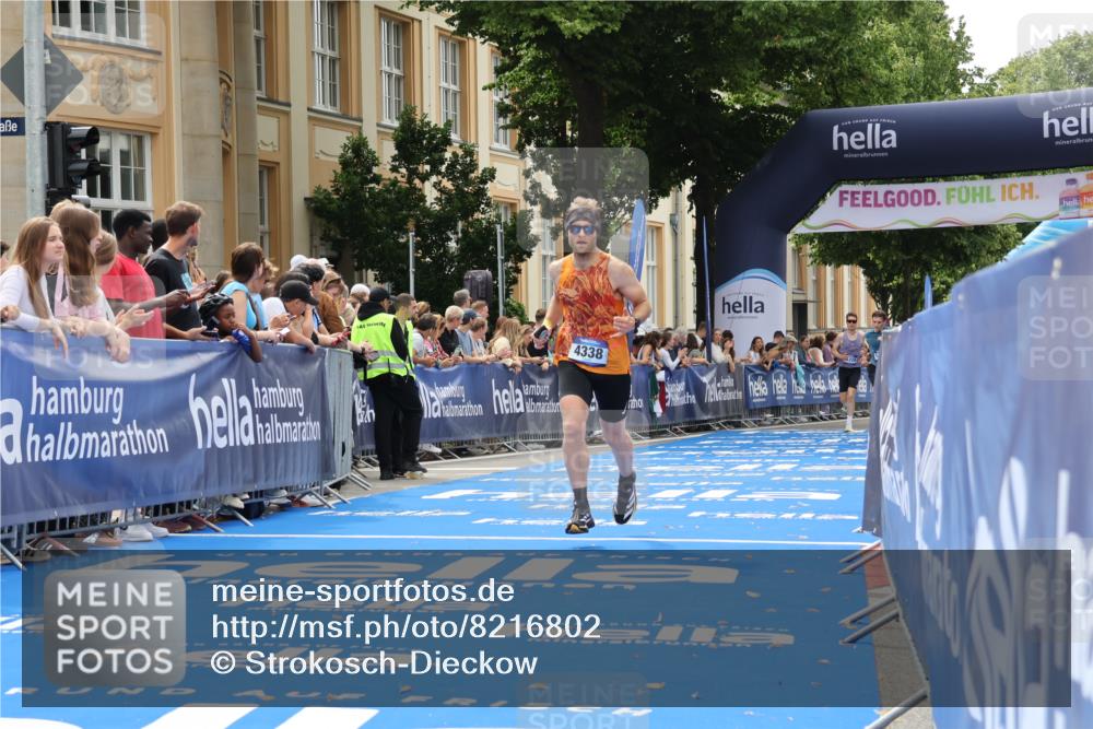 29.06.2025 - hella hamburg halbmarathon Strokosch-Dieckow http://msf.ph/oto/8216802 29.06.2025 10:25:39 Ziel 4338, 11228, 14107 meine-sportfotos.de