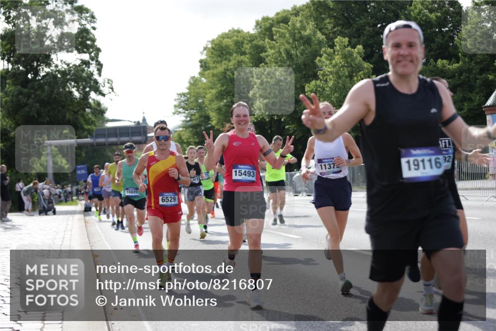29.06.2025 - hella hamburg halbmarathon Jannik Wohlers http://msf.ph/oto/8216807 29.06.2025 09:50:01 Lombardsbrücke 1358, 1688, 1697, 1700, 1882, 2568, 2675, 2719, 2826, 3332, 4229, 4380, 4398, 4823, 5436, 5745, 5791, 5803, 6458, 6529, 6649, 8450, 9017, 9116, 9302, 9365, 10218, 11379, 11491, 11619, 11767, 12292, 12335, 12895, 13725, 14783, 14798, 14992, 15225, 15257, 15493, 16648, 16697, 16820, 16992, 17425, 17516, 17632, 18154, 18275, 18723, 19046, 19116, 19229 meine-sportfotos.de