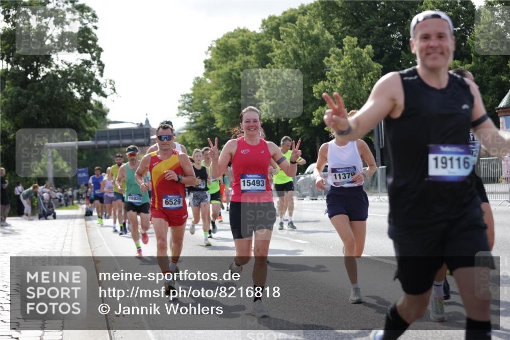 29.06.2025 - hella hamburg halbmarathon Jannik Wohlers http://msf.ph/oto/8216818 29.06.2025 09:50:02 Lombardsbrücke 1209, 1358, 1688, 1697, 1700, 1882, 2568, 2675, 2719, 2826, 3332, 4229, 4380, 4398, 4823, 5436, 5745, 5791, 5803, 6458, 6529, 6649, 7026, 8450, 9017, 9116, 9302, 9365, 10218, 11379, 11491, 11619, 11767, 12292, 12335, 12895, 13725, 14783, 14798, 14992, 15257, 15493, 16697, 16820, 16992, 17251, 17425, 17516, 17632, 18154, 18449, 18723, 19046, 19116, 19229 meine-sportfotos.de