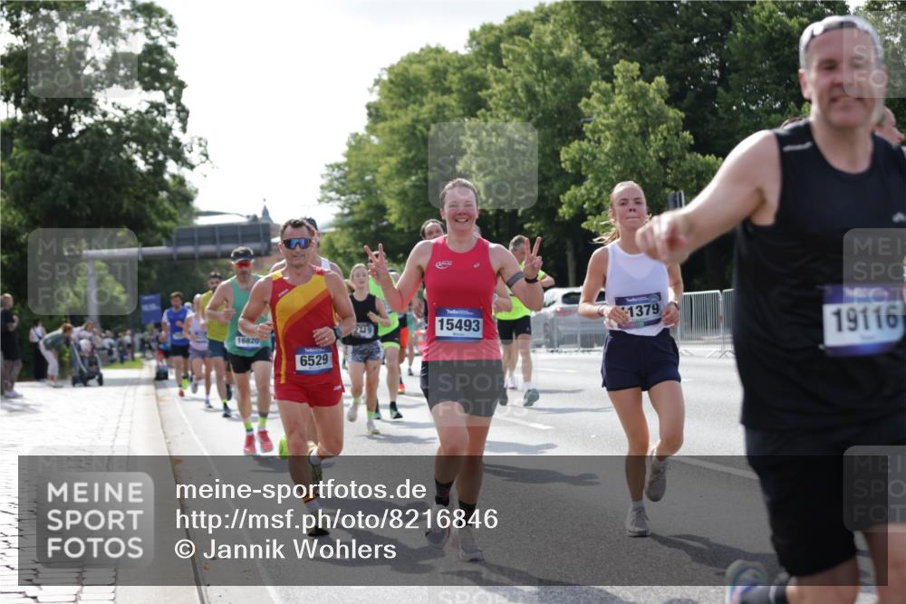 29.06.2025 - hella hamburg halbmarathon Jannik Wohlers http://msf.ph/oto/8216846 29.06.2025 09:50:02 Lombardsbrücke 1209, 1358, 1688, 1697, 1700, 1882, 2568, 2675, 2719, 2826, 3332, 4229, 4380, 4398, 4823, 5436, 5745, 5791, 5803, 6458, 6529, 6649, 7026, 8450, 9017, 9116, 9302, 9365, 10218, 11379, 11491, 11619, 11767, 12292, 12335, 12895, 13725, 14783, 14798, 14992, 15257, 15493, 16697, 16820, 16992, 17251, 17425, 17516, 17632, 18154, 18449, 18723, 19046, 19116, 19229 meine-sportfotos.de