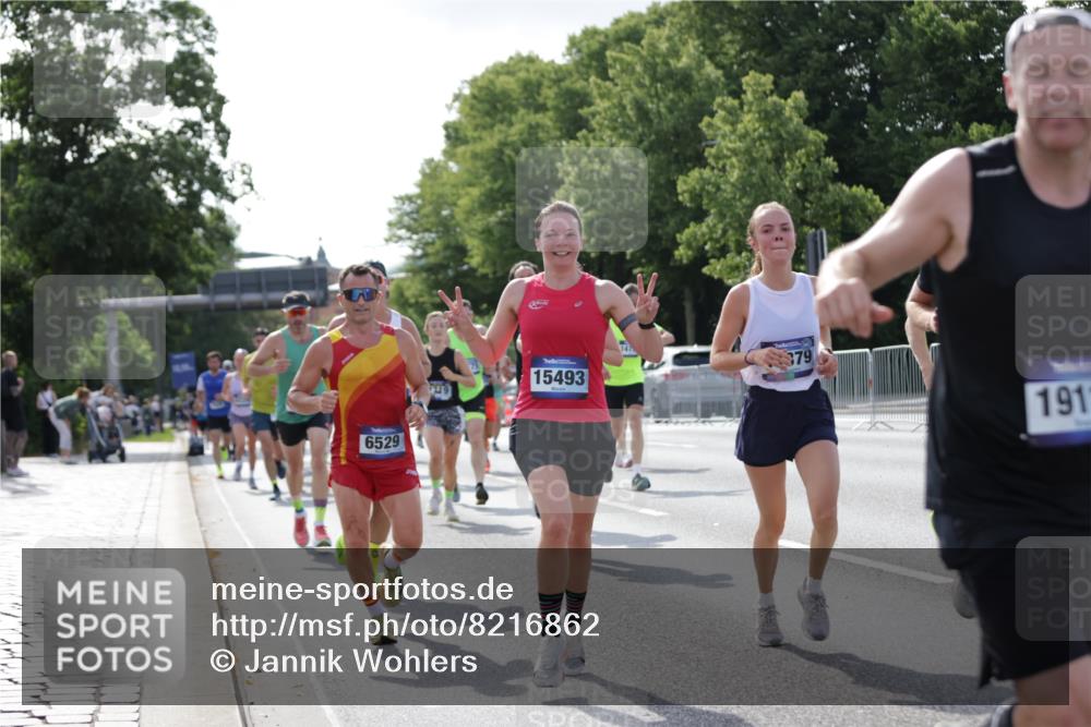 29.06.2025 - hella hamburg halbmarathon Jannik Wohlers http://msf.ph/oto/8216862 29.06.2025 09:50:02 Lombardsbrücke 1209, 1358, 1688, 1697, 1700, 1882, 2568, 2675, 2719, 2826, 3332, 4229, 4380, 4398, 4823, 5436, 5745, 5791, 5803, 6458, 6529, 6649, 7026, 8450, 9017, 9116, 9302, 9365, 10218, 11379, 11491, 11619, 11767, 12292, 12335, 12895, 13725, 14783, 14798, 14992, 15257, 15493, 16697, 16820, 16992, 17251, 17425, 17516, 17632, 18154, 18449, 18723, 19046, 19116, 19229 meine-sportfotos.de