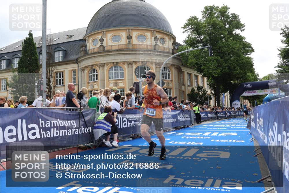 29.06.2025 - hella hamburg halbmarathon Strokosch-Dieckow http://msf.ph/oto/8216886 29.06.2025 10:25:41 Ziel 4338, 11228, 14107 meine-sportfotos.de
