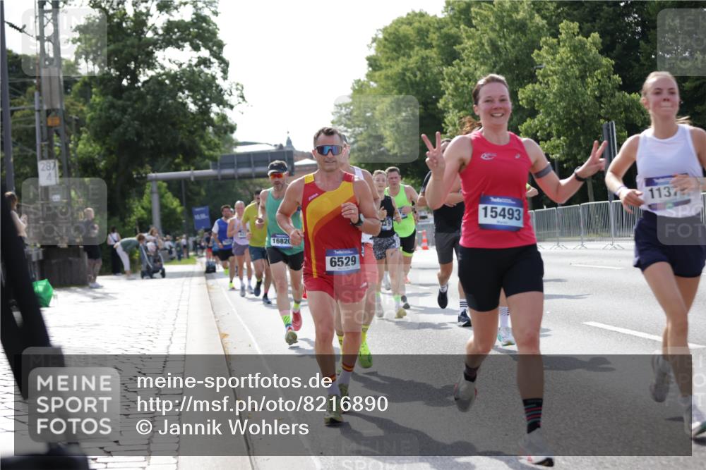 29.06.2025 - hella hamburg halbmarathon Jannik Wohlers http://msf.ph/oto/8216890 29.06.2025 09:50:02 Lombardsbrücke 1209, 1358, 1688, 1697, 1700, 1882, 2568, 2675, 2719, 2826, 3332, 4229, 4380, 4398, 4823, 5436, 5745, 5791, 5803, 6458, 6529, 6649, 7026, 8450, 9017, 9116, 9302, 9365, 10218, 11379, 11491, 11619, 11767, 12292, 12335, 12895, 13725, 14783, 14798, 14992, 15257, 15493, 16697, 16820, 16992, 17251, 17425, 17516, 17632, 18154, 18449, 18723, 19046, 19116, 19229 meine-sportfotos.de