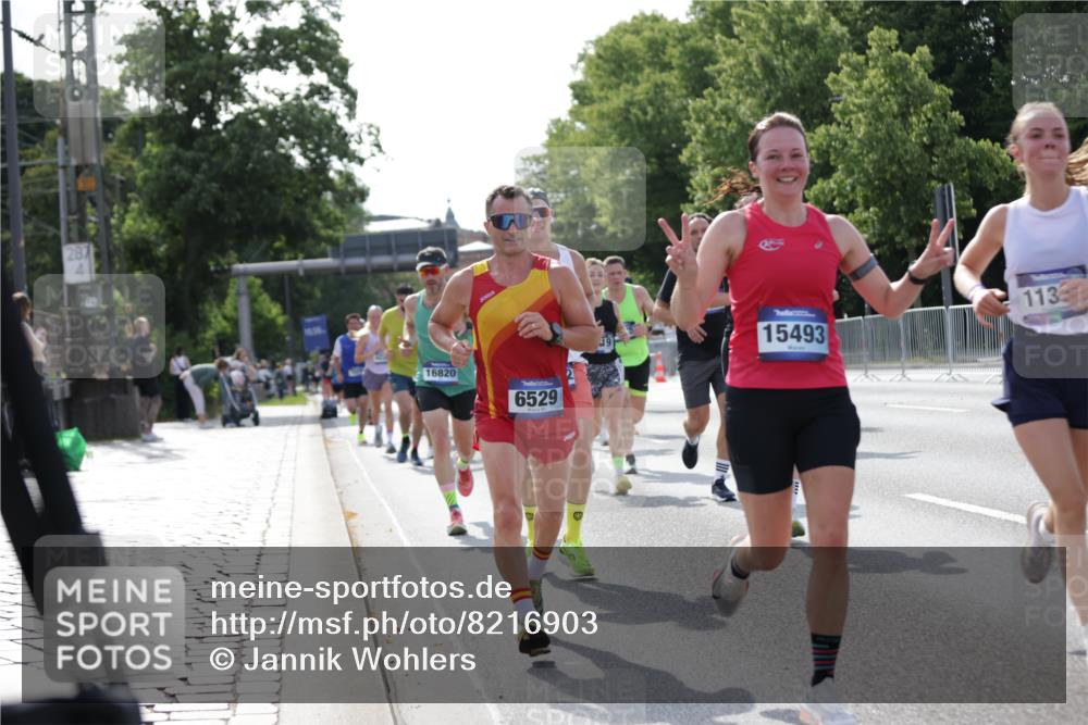 29.06.2025 - hella hamburg halbmarathon Jannik Wohlers http://msf.ph/oto/8216903 29.06.2025 09:50:02 Lombardsbrücke 1209, 1358, 1688, 1697, 1700, 1882, 2568, 2675, 2719, 2826, 3332, 4229, 4380, 4398, 4823, 5436, 5745, 5791, 5803, 6458, 6529, 6649, 7026, 8450, 9017, 9116, 9302, 9365, 10218, 11379, 11491, 11619, 11767, 12292, 12335, 12895, 13725, 14783, 14798, 14992, 15257, 15493, 16697, 16820, 16992, 17251, 17425, 17516, 17632, 18154, 18449, 18723, 19046, 19116, 19229 meine-sportfotos.de
