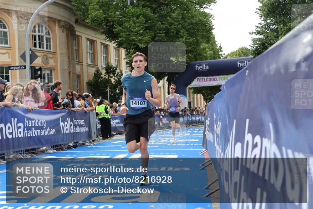 29.06.2025 - hella hamburg halbmarathon Strokosch-Dieckow http://msf.ph/oto/8216928 29.06.2025 10:25:44 Ziel 4338, 11228, 14107, 17258 meine-sportfotos.de