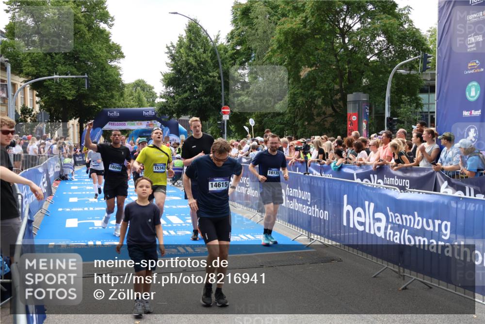 29.06.2025 - hella hamburg halbmarathon Zöllner http://msf.ph/oto/8216941 29.06.2025 11:24:13 Ziel 1110, 1349, 2529, 3464, 3466, 4288, 4979, 5493, 8387, 11249, 15266, 15343, 15619, 15767, 16135, 18046, 18685 meine-sportfotos.de