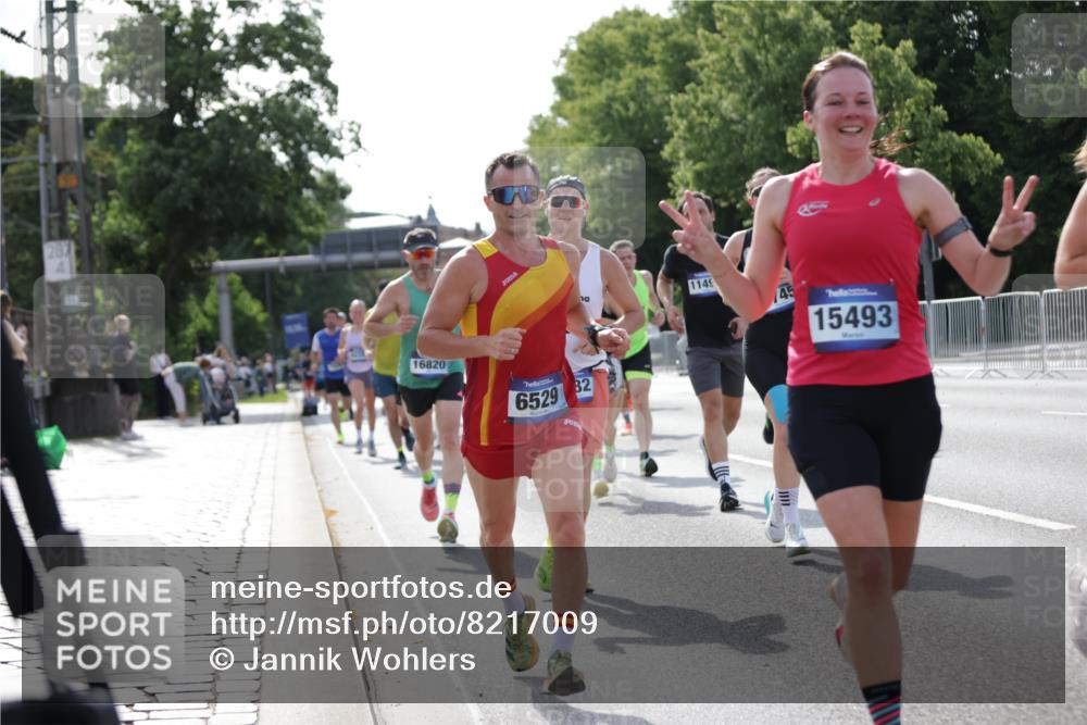 29.06.2025 - hella hamburg halbmarathon Jannik Wohlers http://msf.ph/oto/8217009 29.06.2025 09:50:02 Lombardsbrücke 1209, 1358, 1688, 1697, 1700, 1882, 2568, 2675, 2719, 2826, 3332, 4229, 4380, 4398, 4823, 5436, 5745, 5791, 5803, 6458, 6529, 6649, 7026, 8450, 9017, 9116, 9302, 9365, 10218, 11379, 11491, 11619, 11767, 12292, 12335, 12895, 13725, 14783, 14798, 14992, 15257, 15493, 16697, 16820, 16992, 17251, 17425, 17516, 17632, 18154, 18449, 18723, 19046, 19116, 19229 meine-sportfotos.de