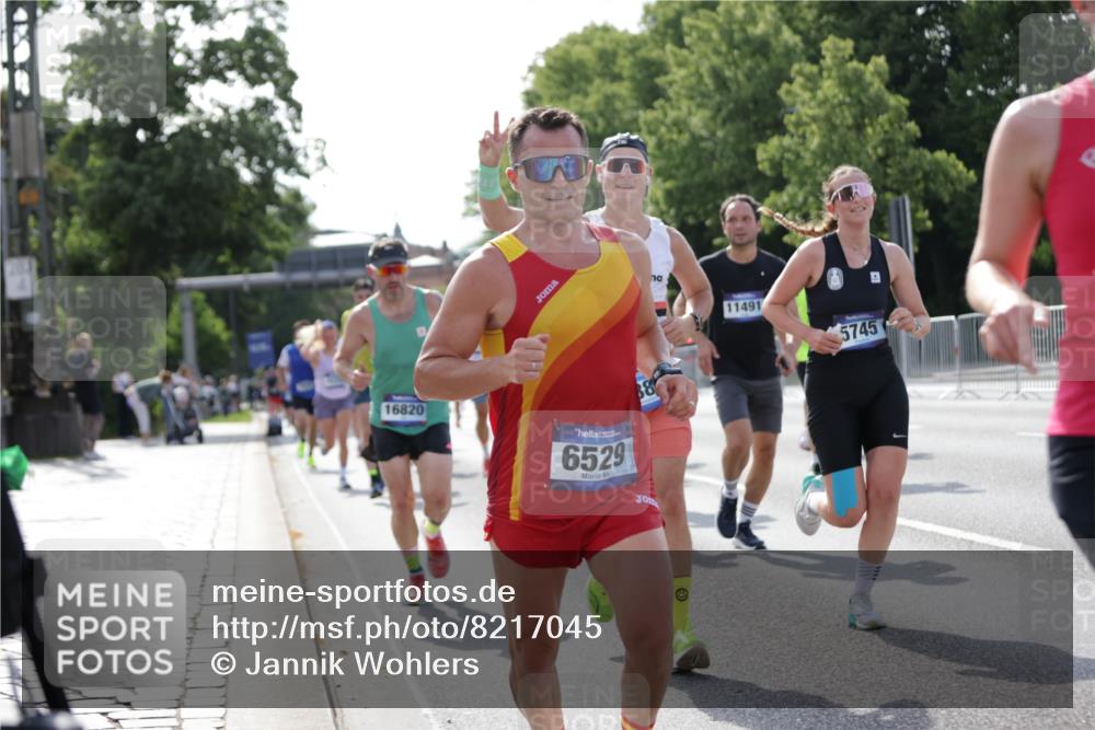 29.06.2025 - hella hamburg halbmarathon Jannik Wohlers http://msf.ph/oto/8217045 29.06.2025 09:50:03 Lombardsbrücke 1209, 1358, 1688, 1697, 1700, 1882, 2568, 2675, 2719, 2826, 4205, 4229, 4380, 4398, 4823, 5436, 5472, 5745, 5791, 5803, 6458, 6529, 6649, 7026, 8450, 9017, 9116, 9365, 10218, 11379, 11491, 11619, 11767, 12292, 12335, 13725, 14783, 14798, 14992, 15257, 15493, 16697, 16820, 16992, 17251, 17425, 17516, 17632, 18154, 18449, 18723, 19046, 19116, 19229 meine-sportfotos.de