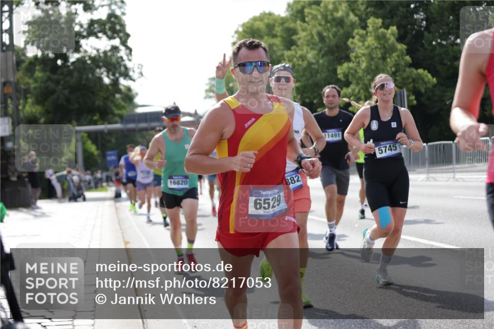 29.06.2025 - hella hamburg halbmarathon Jannik Wohlers http://msf.ph/oto/8217053 29.06.2025 09:50:03 Lombardsbrücke 1209, 1358, 1688, 1697, 1700, 1882, 2568, 2675, 2719, 2826, 4205, 4229, 4380, 4398, 4823, 5436, 5472, 5745, 5791, 5803, 6458, 6529, 6649, 7026, 8450, 9017, 9116, 9365, 10218, 11379, 11491, 11619, 11767, 12292, 12335, 13725, 14783, 14798, 14992, 15257, 15493, 16697, 16820, 16992, 17251, 17425, 17516, 17632, 18154, 18449, 18723, 19046, 19116, 19229 meine-sportfotos.de