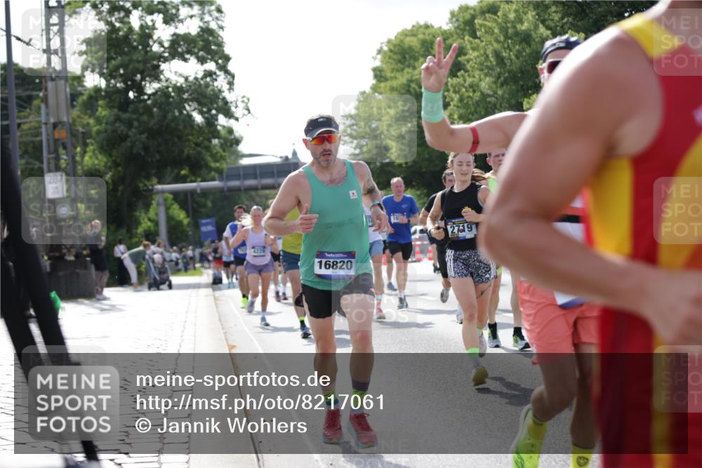 29.06.2025 - hella hamburg halbmarathon Jannik Wohlers http://msf.ph/oto/8217061 29.06.2025 09:50:04 Lombardsbrücke 1209, 1358, 1688, 1697, 1700, 1882, 2568, 2675, 2719, 2826, 4205, 4229, 4380, 4398, 4823, 5436, 5472, 5508, 5745, 5791, 5803, 6458, 6529, 6649, 7026, 8450, 9017, 9116, 9365, 10218, 10922, 11379, 11491, 11619, 12292, 12335, 13725, 14783, 14798, 14992, 15257, 15493, 16697, 16820, 16992, 17251, 17425, 17516, 17632, 18154, 18449, 18723, 19046, 19116, 19229 meine-sportfotos.de