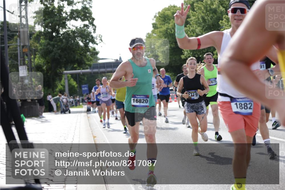 29.06.2025 - hella hamburg halbmarathon Jannik Wohlers http://msf.ph/oto/8217087 29.06.2025 09:50:04 Lombardsbrücke 1209, 1358, 1688, 1697, 1700, 1882, 2568, 2675, 2719, 2826, 4205, 4229, 4380, 4398, 4823, 5436, 5472, 5508, 5745, 5791, 5803, 6458, 6529, 6649, 7026, 8450, 9017, 9116, 9365, 10218, 10922, 11379, 11491, 11619, 12292, 12335, 13725, 14783, 14798, 14992, 15257, 15493, 16697, 16820, 16992, 17251, 17425, 17516, 17632, 18154, 18449, 18723, 19046, 19116, 19229 meine-sportfotos.de