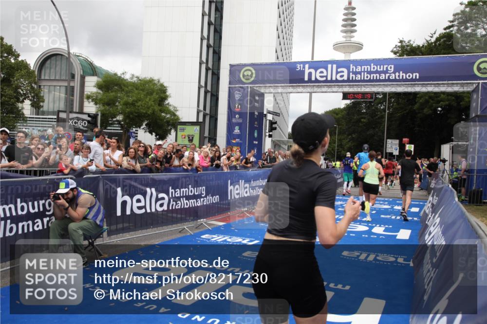 29.06.2025 - hella hamburg halbmarathon Michael Strokosch http://msf.ph/oto/8217230 29.06.2025 10:48:18 Ziel 1914, 7599, 8916, 9544, 11211, 12685, 14192, 14797, 14814, 15590, 15629, 15973, 15981, 16269, 18963, 19127 meine-sportfotos.de