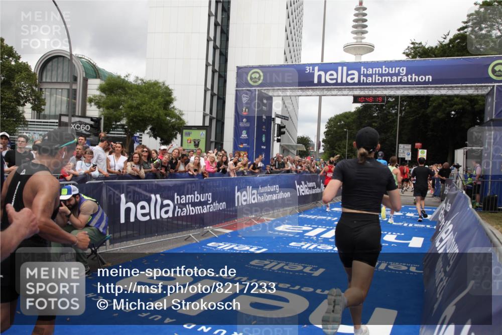 29.06.2025 - hella hamburg halbmarathon Michael Strokosch http://msf.ph/oto/8217233 29.06.2025 10:48:18 Ziel 1914, 7599, 8916, 9544, 11211, 12685, 14192, 14797, 14814, 15590, 15629, 15973, 15981, 16269, 18963, 19127 meine-sportfotos.de