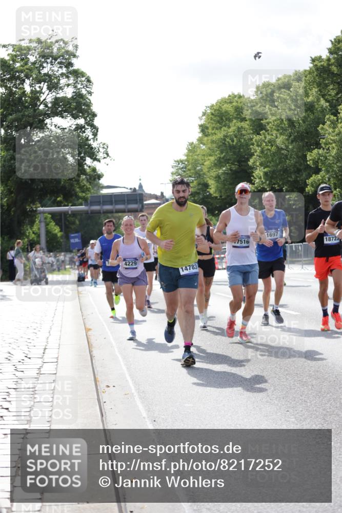29.06.2025 - hella hamburg halbmarathon Jannik Wohlers http://msf.ph/oto/8217252 29.06.2025 09:50:06 Lombardsbrücke 1209, 1358, 1688, 1697, 1700, 1882, 2568, 2675, 2719, 2826, 4205, 4229, 4380, 4398, 4823, 5472, 5508, 5745, 5791, 5803, 6458, 6529, 6649, 7026, 8450, 8958, 9017, 9116, 9365, 10218, 10922, 11281, 11379, 11491, 11619, 12335, 13725, 14012, 14092, 14783, 14798, 14992, 15257, 15493, 16697, 16820, 16992, 17120, 17251, 17425, 17486, 17516, 17632, 18154, 18449, 18491, 18723, 19020, 19046, 19116 meine-sportfotos.de