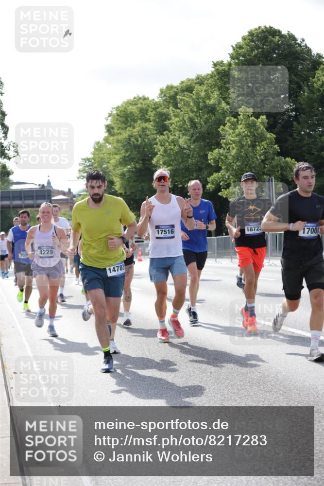 29.06.2025 - hella hamburg halbmarathon Jannik Wohlers http://msf.ph/oto/8217283 29.06.2025 09:50:06 Lombardsbrücke 1209, 1358, 1688, 1697, 1700, 1882, 2568, 2675, 2719, 2826, 4205, 4229, 4380, 4398, 4823, 5472, 5508, 5745, 5791, 5803, 6458, 6529, 6649, 7026, 8450, 8958, 9017, 9116, 9365, 10218, 10922, 11281, 11379, 11491, 11619, 12335, 13725, 14012, 14092, 14783, 14798, 14992, 15257, 15493, 16697, 16820, 16992, 17120, 17251, 17425, 17486, 17516, 17632, 18154, 18449, 18491, 18723, 19020, 19046, 19116 meine-sportfotos.de