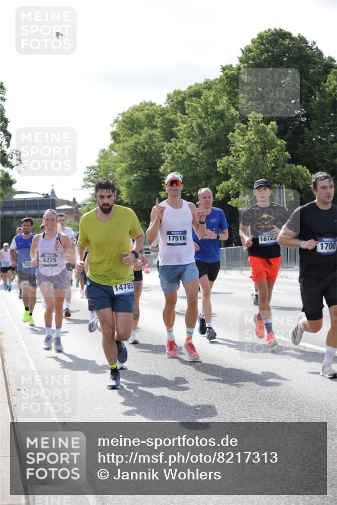 29.06.2025 - hella hamburg halbmarathon Jannik Wohlers http://msf.ph/oto/8217313 29.06.2025 09:50:06 Lombardsbrücke 1209, 1358, 1688, 1697, 1700, 1882, 2568, 2675, 2719, 2826, 4205, 4229, 4380, 4398, 4823, 5472, 5508, 5745, 5791, 5803, 6458, 6529, 6649, 7026, 8450, 8958, 9017, 9116, 9365, 10218, 10922, 11281, 11379, 11491, 11619, 12335, 13725, 14012, 14092, 14783, 14798, 14992, 15257, 15493, 16697, 16820, 16992, 17120, 17251, 17425, 17486, 17516, 17632, 18154, 18449, 18491, 18723, 19020, 19046, 19116 meine-sportfotos.de