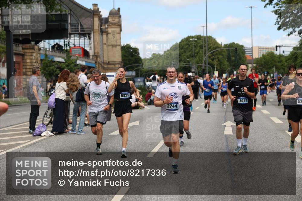 29.06.2025 - hella hamburg halbmarathon Yannick Fuchs http://msf.ph/oto/8217336 29.06.2025 11:23:45 20KM 1148, 1305, 1395, 1534, 2325, 2744, 3358, 3430, 3708, 3752, 3765, 4111, 5223, 5343, 5825, 6034, 6195, 6570, 6746, 6956, 9183, 9927, 11415, 11665, 11783, 11984, 12073, 12126, 14000, 14099, 14433, 14439, 14644, 14918, 15112, 15409, 15739, 15853, 16001, 16143, 16246, 16383, 17742, 18706, 18766, 18860, 18883 meine-sportfotos.de
