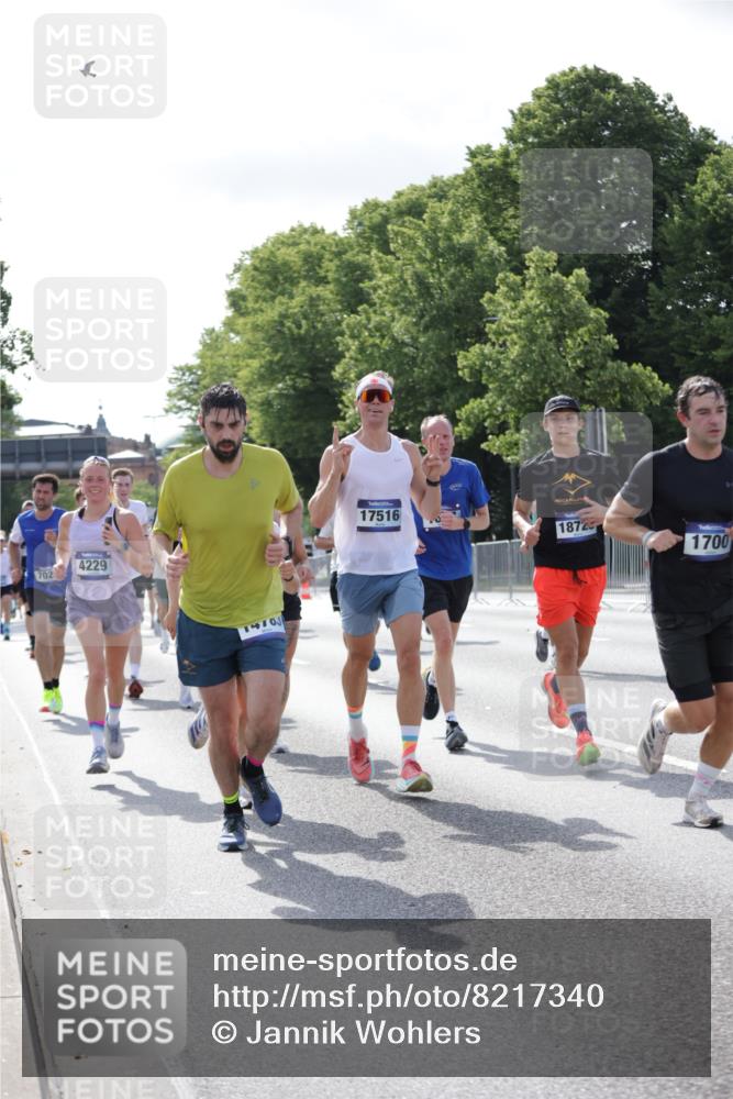 29.06.2025 - hella hamburg halbmarathon Jannik Wohlers http://msf.ph/oto/8217340 29.06.2025 09:50:06 Lombardsbrücke 1209, 1358, 1688, 1697, 1700, 1882, 2568, 2675, 2719, 2826, 4205, 4229, 4380, 4398, 4823, 5472, 5508, 5745, 5791, 5803, 6458, 6529, 6649, 7026, 8450, 8958, 9017, 9116, 9365, 10218, 10922, 11281, 11379, 11491, 11619, 12335, 13725, 14012, 14092, 14783, 14798, 14992, 15257, 15493, 16697, 16820, 16992, 17120, 17251, 17425, 17486, 17516, 17632, 18154, 18449, 18491, 18723, 19020, 19046, 19116 meine-sportfotos.de