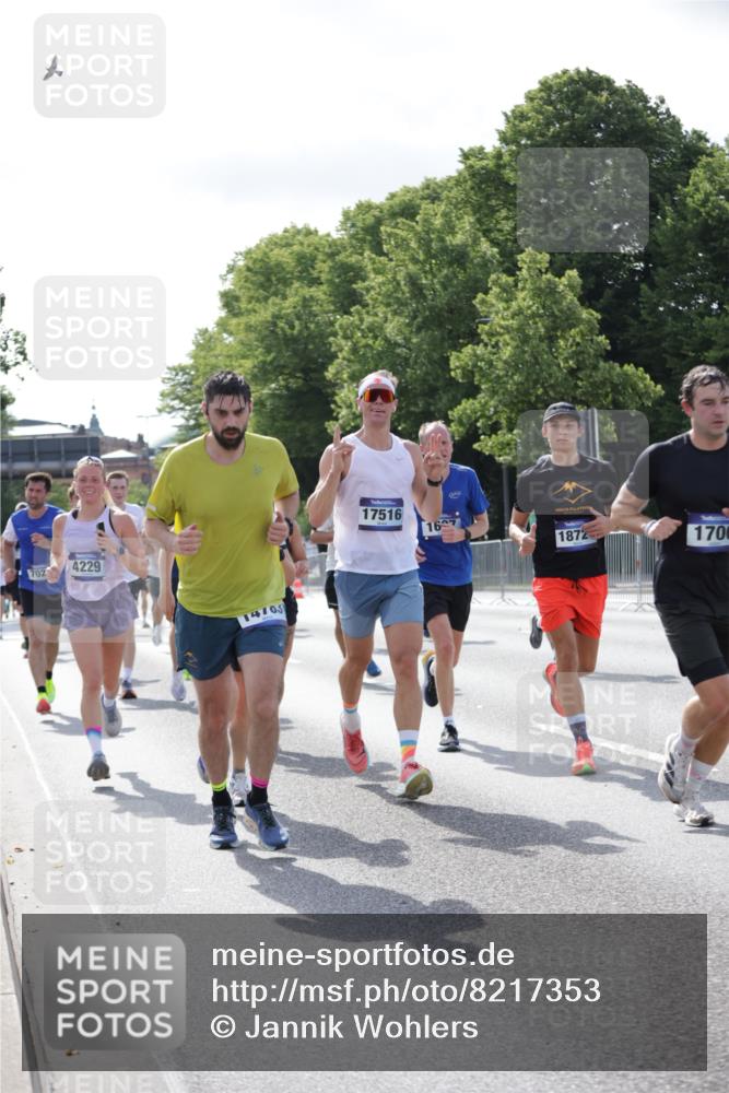 29.06.2025 - hella hamburg halbmarathon Jannik Wohlers http://msf.ph/oto/8217353 29.06.2025 09:50:06 Lombardsbrücke 1209, 1358, 1688, 1697, 1700, 1882, 2568, 2675, 2719, 2826, 4205, 4229, 4380, 4398, 4823, 5472, 5508, 5745, 5791, 5803, 6458, 6529, 6649, 7026, 8450, 8958, 9017, 9116, 9365, 10218, 10922, 11281, 11379, 11491, 11619, 12335, 13725, 14012, 14092, 14783, 14798, 14992, 15257, 15493, 16697, 16820, 16992, 17120, 17251, 17425, 17486, 17516, 17632, 18154, 18449, 18491, 18723, 19020, 19046, 19116 meine-sportfotos.de