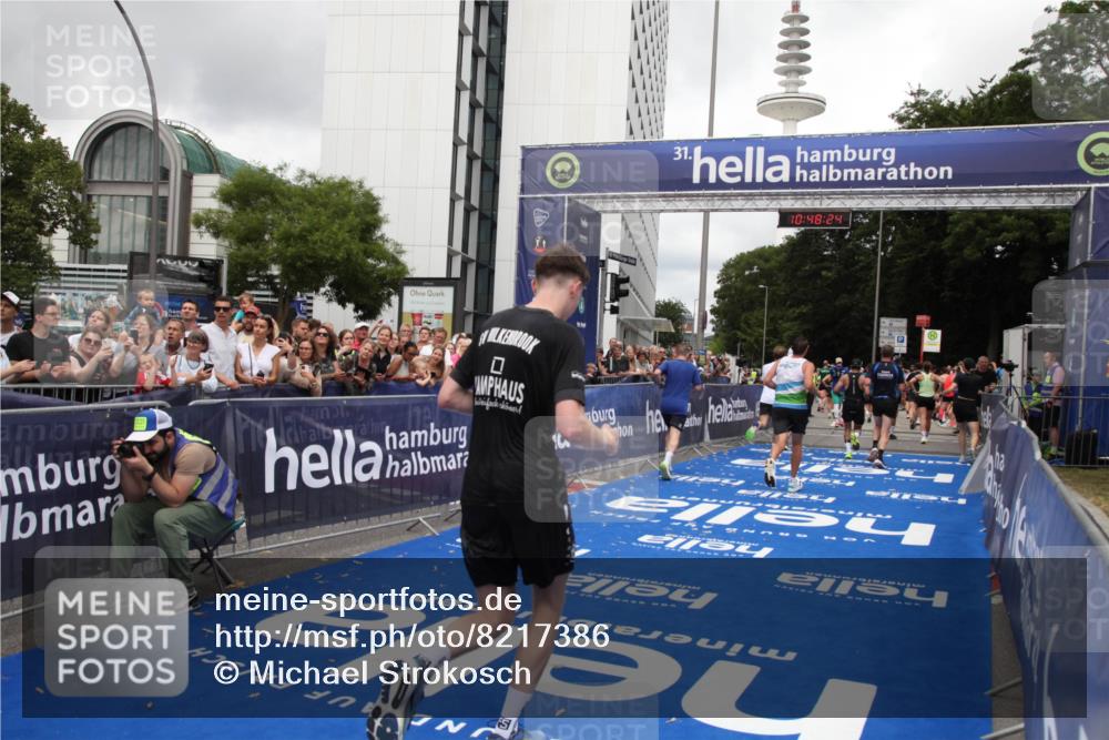 29.06.2025 - hella hamburg halbmarathon Michael Strokosch http://msf.ph/oto/8217386 29.06.2025 10:48:22 Ziel 1537, 5129, 7367, 7599, 8916, 9770, 11211, 11467, 14797, 15629, 15735, 17745, 17982, 18963, 19127 meine-sportfotos.de