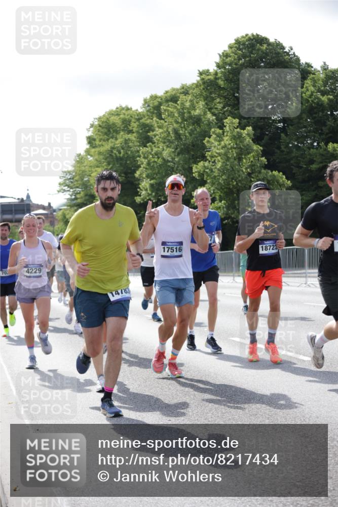 29.06.2025 - hella hamburg halbmarathon Jannik Wohlers http://msf.ph/oto/8217434 29.06.2025 09:50:06 Lombardsbrücke 1209, 1358, 1688, 1697, 1700, 1882, 2568, 2675, 2719, 2826, 4205, 4229, 4380, 4398, 4823, 5472, 5508, 5745, 5791, 5803, 6458, 6529, 6649, 7026, 8450, 8958, 9017, 9116, 9365, 10218, 10922, 11281, 11379, 11491, 11619, 12335, 13725, 14012, 14092, 14783, 14798, 14992, 15257, 15493, 16697, 16820, 16992, 17120, 17251, 17425, 17486, 17516, 17632, 18154, 18449, 18491, 18723, 19020, 19046, 19116 meine-sportfotos.de