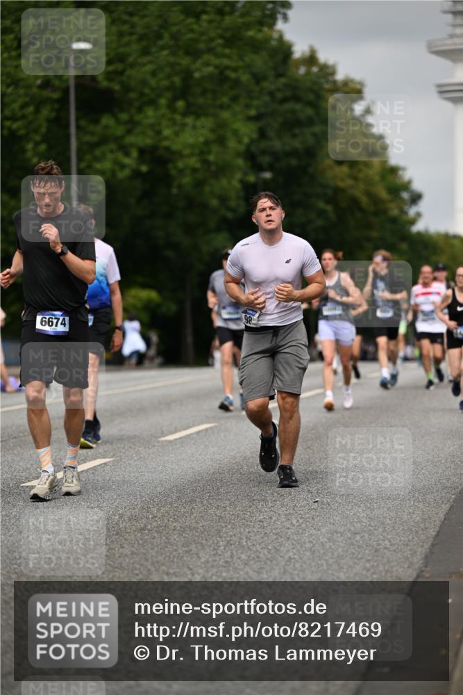 29.06.2025 - hella hamburg halbmarathon Dr. Thomas Lammeyer http://msf.ph/oto/8217469 29.06.2025 10:12:53 Kennedybrücke 1147, 1188, 2427, 2978, 3762, 4859, 5885, 6590, 6674, 7198, 7348, 7453, 9457, 9616, 9718, 9823, 9951, 9958, 9966, 10035, 10092, 10194, 10609, 10857 meine-sportfotos.de
