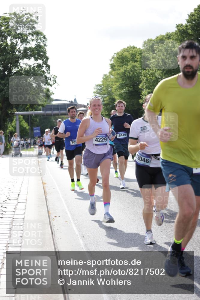 29.06.2025 - hella hamburg halbmarathon Jannik Wohlers http://msf.ph/oto/8217502 29.06.2025 09:50:07 Lombardsbrücke 1209, 1358, 1688, 1697, 1700, 1882, 2568, 2675, 2719, 2826, 4205, 4229, 4380, 4398, 5472, 5508, 5745, 5791, 5803, 6458, 6529, 6649, 7026, 8450, 8958, 9017, 9116, 9365, 10218, 10922, 11281, 11379, 11491, 11619, 12335, 13876, 14012, 14092, 14783, 14798, 14992, 15257, 15493, 16697, 16820, 16992, 17120, 17251, 17425, 17486, 17516, 17632, 18449, 18491, 18723, 19020, 19046, 19116 meine-sportfotos.de