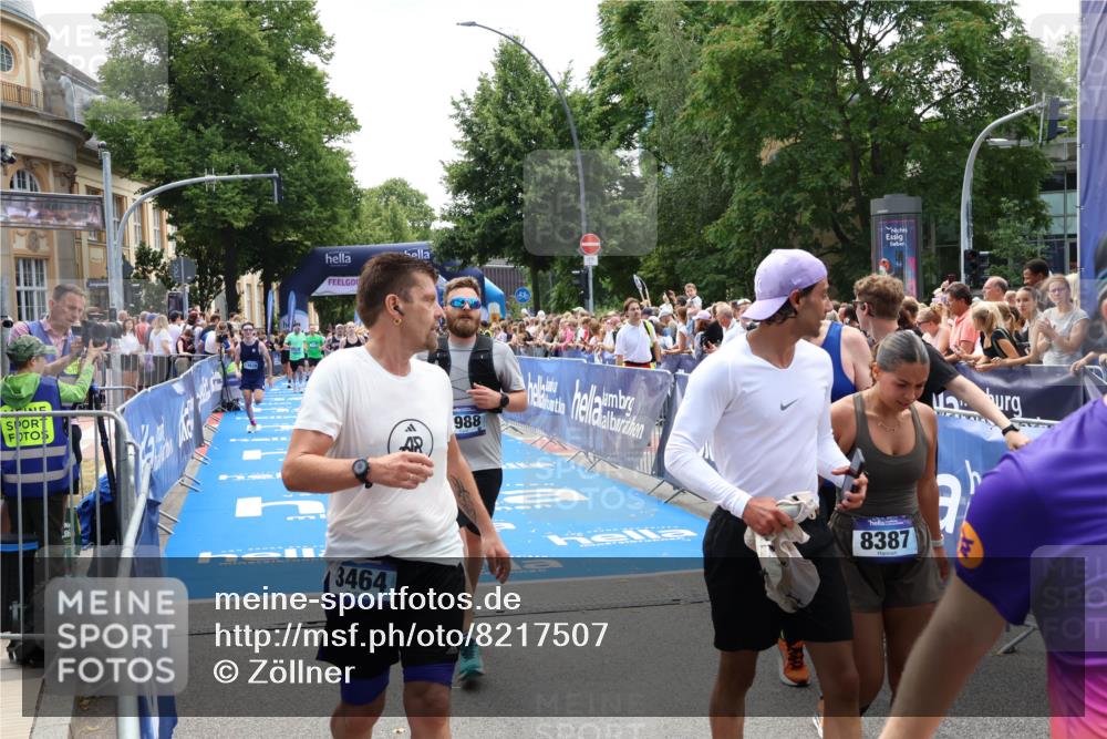 29.06.2025 - hella hamburg halbmarathon Zöllner http://msf.ph/oto/8217507 29.06.2025 11:24:23 Ziel 2140, 4834, 7832, 9988, 13810, 13829, 17490 meine-sportfotos.de