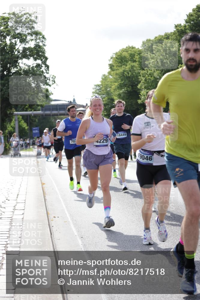 29.06.2025 - hella hamburg halbmarathon Jannik Wohlers http://msf.ph/oto/8217518 29.06.2025 09:50:07 Lombardsbrücke 1209, 1358, 1688, 1697, 1700, 1882, 2568, 2675, 2719, 2826, 4205, 4229, 4380, 4398, 5472, 5508, 5745, 5791, 5803, 6458, 6529, 6649, 7026, 8450, 8958, 9017, 9116, 9365, 10218, 10922, 11281, 11379, 11491, 11619, 12335, 13876, 14012, 14092, 14783, 14798, 14992, 15257, 15493, 16697, 16820, 16992, 17120, 17251, 17425, 17486, 17516, 17632, 18449, 18491, 18723, 19020, 19046, 19116 meine-sportfotos.de