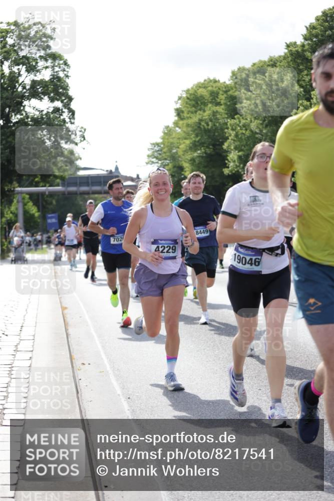 29.06.2025 - hella hamburg halbmarathon Jannik Wohlers http://msf.ph/oto/8217541 29.06.2025 09:50:07 Lombardsbrücke 1209, 1358, 1688, 1697, 1700, 1882, 2568, 2675, 2719, 2826, 4205, 4229, 4380, 4398, 5472, 5508, 5745, 5791, 5803, 6458, 6529, 6649, 7026, 8450, 8958, 9017, 9116, 9365, 10218, 10922, 11281, 11379, 11491, 11619, 12335, 13876, 14012, 14092, 14783, 14798, 14992, 15257, 15493, 16697, 16820, 16992, 17120, 17251, 17425, 17486, 17516, 17632, 18449, 18491, 18723, 19020, 19046, 19116 meine-sportfotos.de