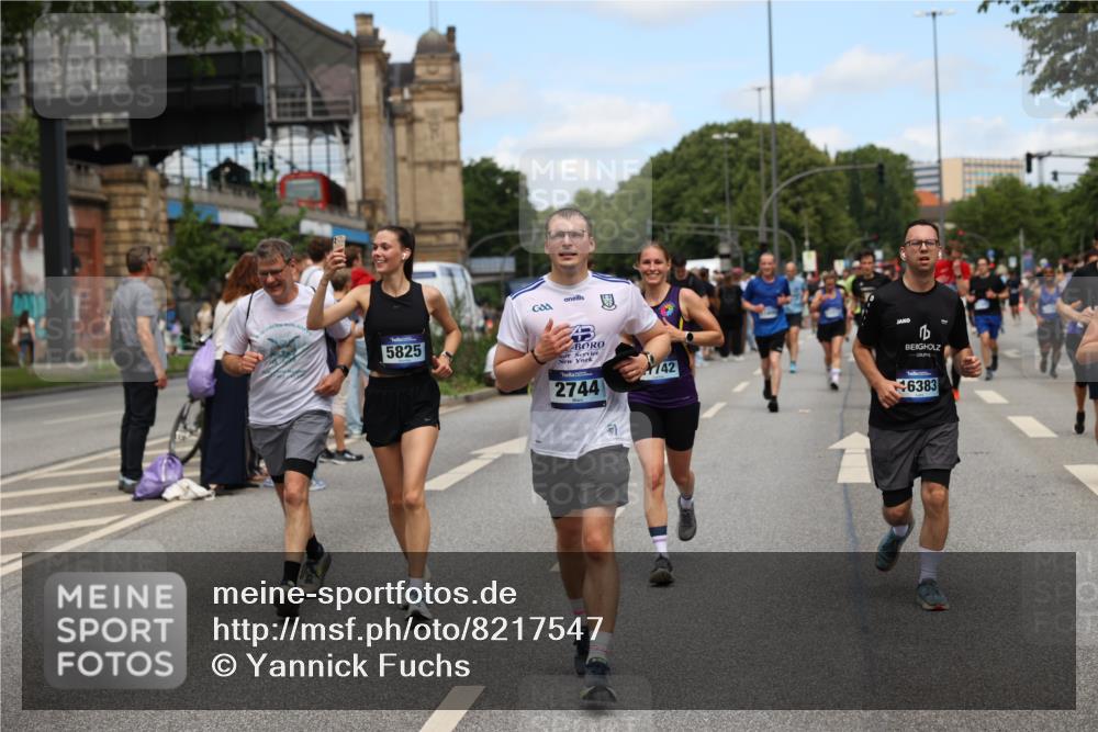 29.06.2025 - hella hamburg halbmarathon Yannick Fuchs http://msf.ph/oto/8217547 29.06.2025 11:23:46 20KM 1148, 1305, 1395, 1534, 2325, 2744, 3358, 3430, 3708, 3752, 3765, 4111, 5223, 5343, 5783, 5825, 6034, 6195, 6570, 6746, 6956, 9183, 9883, 9927, 11415, 11665, 11783, 11984, 12073, 12126, 14099, 14433, 14439, 14644, 14918, 15112, 15409, 15739, 15853, 16001, 16143, 16246, 16383, 17742, 18706, 18766, 18860, 18883 meine-sportfotos.de