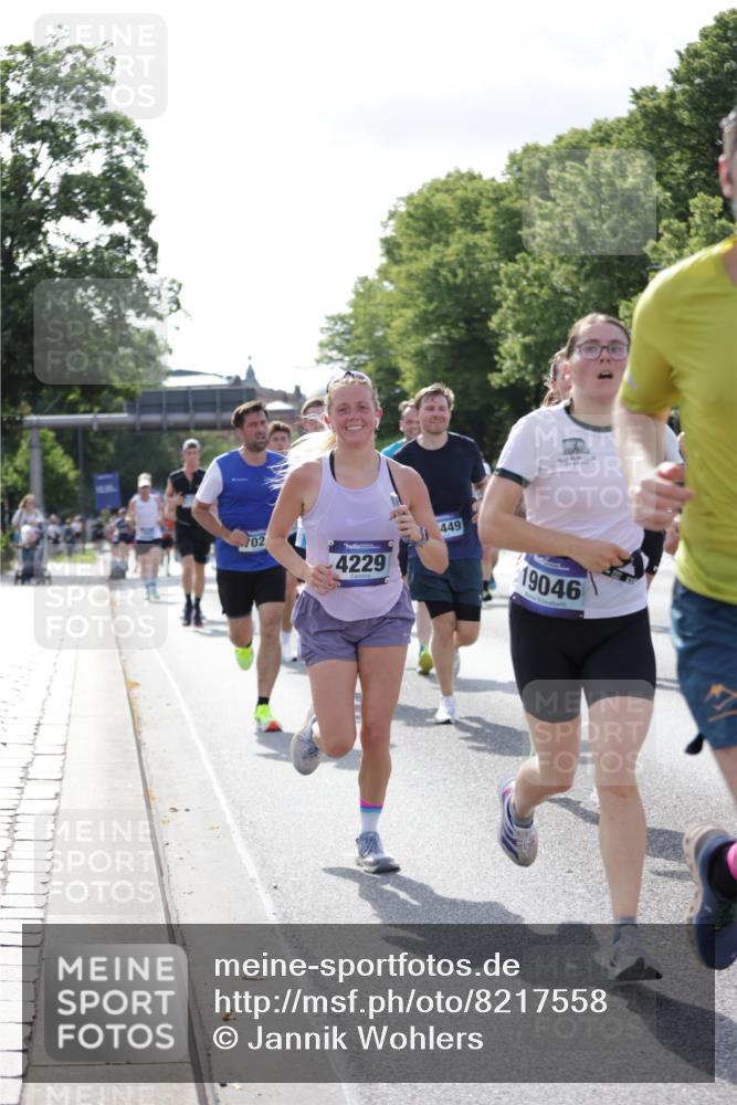 29.06.2025 - hella hamburg halbmarathon Jannik Wohlers http://msf.ph/oto/8217558 29.06.2025 09:50:07 Lombardsbrücke 1209, 1358, 1688, 1697, 1700, 1882, 2568, 2675, 2719, 2826, 4205, 4229, 4380, 4398, 5472, 5508, 5745, 5791, 5803, 6458, 6529, 6649, 7026, 8450, 8958, 9017, 9116, 9365, 10218, 10922, 11281, 11379, 11491, 11619, 12335, 13876, 14012, 14092, 14783, 14798, 14992, 15257, 15493, 16697, 16820, 16992, 17120, 17251, 17425, 17486, 17516, 17632, 18449, 18491, 18723, 19020, 19046, 19116 meine-sportfotos.de