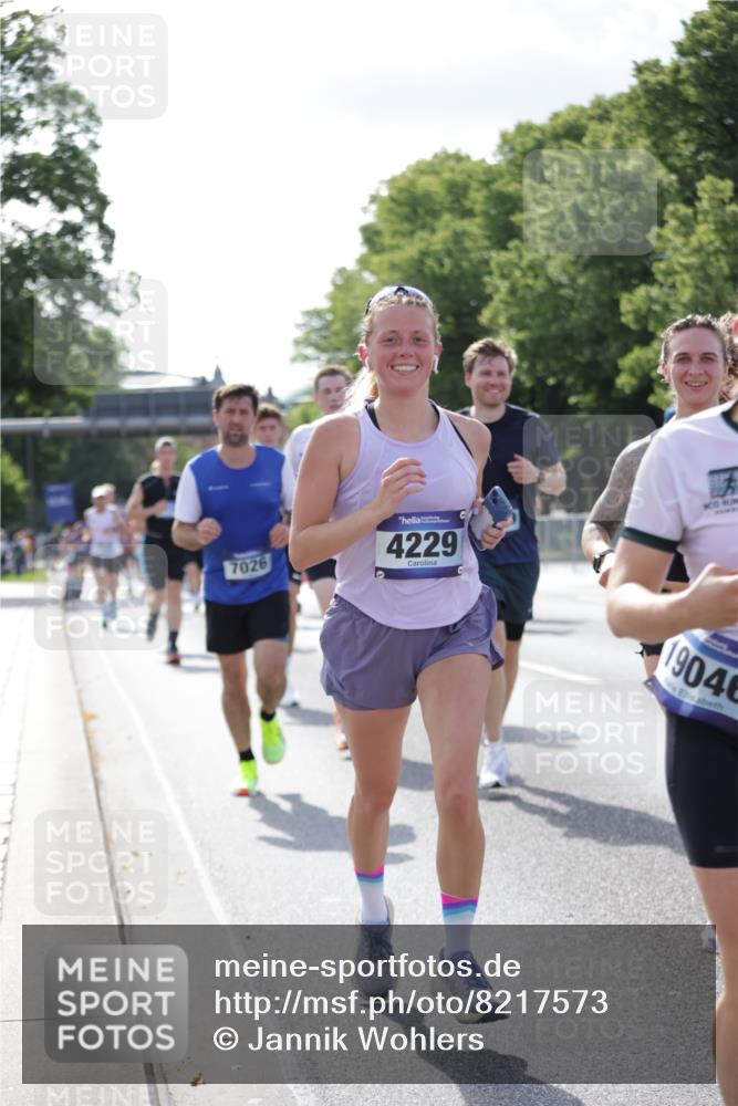 29.06.2025 - hella hamburg halbmarathon Jannik Wohlers http://msf.ph/oto/8217573 29.06.2025 09:50:08 Lombardsbrücke 1209, 1358, 1688, 1697, 1700, 1882, 2568, 2675, 2719, 2826, 4205, 4229, 4380, 4398, 5472, 5508, 5745, 5791, 5803, 6458, 6529, 6649, 7026, 8450, 8958, 9017, 9116, 9365, 10218, 10922, 11281, 11379, 11491, 11619, 12335, 13446, 13876, 14012, 14092, 14783, 14798, 14992, 15257, 15493, 15921, 16249, 16697, 16820, 16992, 17120, 17251, 17425, 17486, 17516, 17632, 18449, 18491, 18723, 18803, 19020, 19046, 19116 meine-sportfotos.de