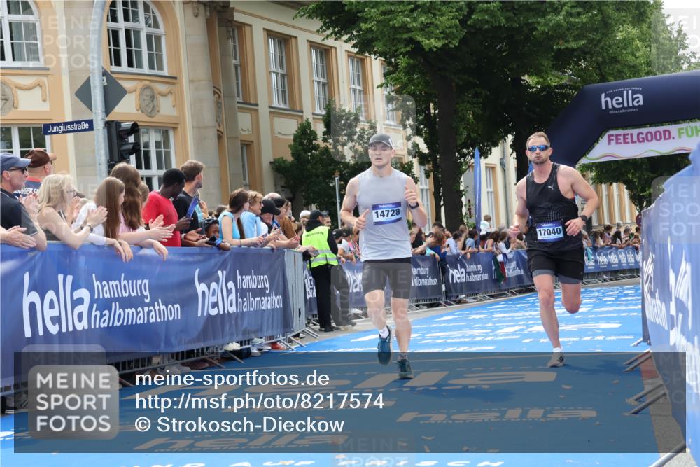 29.06.2025 - hella hamburg halbmarathon Strokosch-Dieckow http://msf.ph/oto/8217574 29.06.2025 10:26:30 Ziel 1577, 9565, 14728, 17040 meine-sportfotos.de