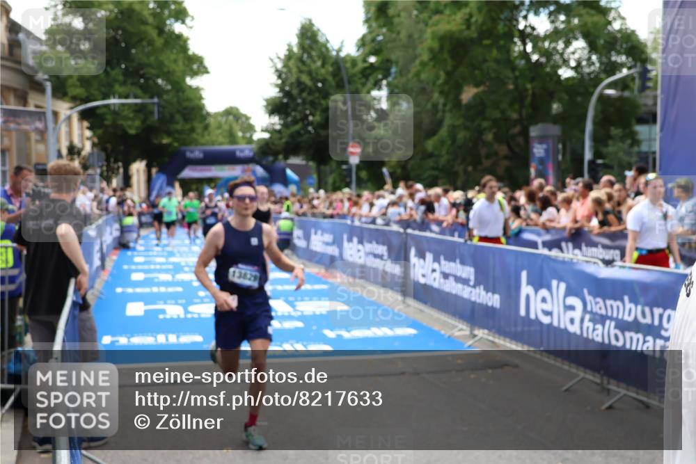 29.06.2025 - hella hamburg halbmarathon Zöllner http://msf.ph/oto/8217633 29.06.2025 11:24:26 Ziel 1419, 2140, 4834, 7832, 10041, 13810, 13825, 13829, 15445, 17490 meine-sportfotos.de