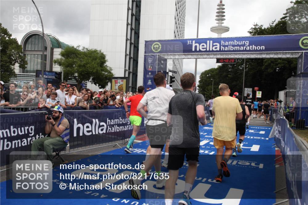 29.06.2025 - hella hamburg halbmarathon Michael Strokosch http://msf.ph/oto/8217635 29.06.2025 10:48:26 Ziel 1537, 3747, 5129, 5362, 5528, 6081, 6923, 7367, 8216, 9262, 9770, 11467, 12549, 15735, 17745, 17982, 18790, 18923, 18963 meine-sportfotos.de