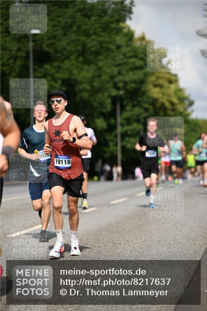 29.06.2025 - hella hamburg halbmarathon Dr. Thomas Lammeyer http://msf.ph/oto/8217637 29.06.2025 09:49:21 Kennedybrücke 1894, 2525, 3843, 4463, 4812, 5550, 6169, 6495, 6878, 7055, 7186, 7845, 8062, 8784, 9345, 10453, 10484, 11199 meine-sportfotos.de