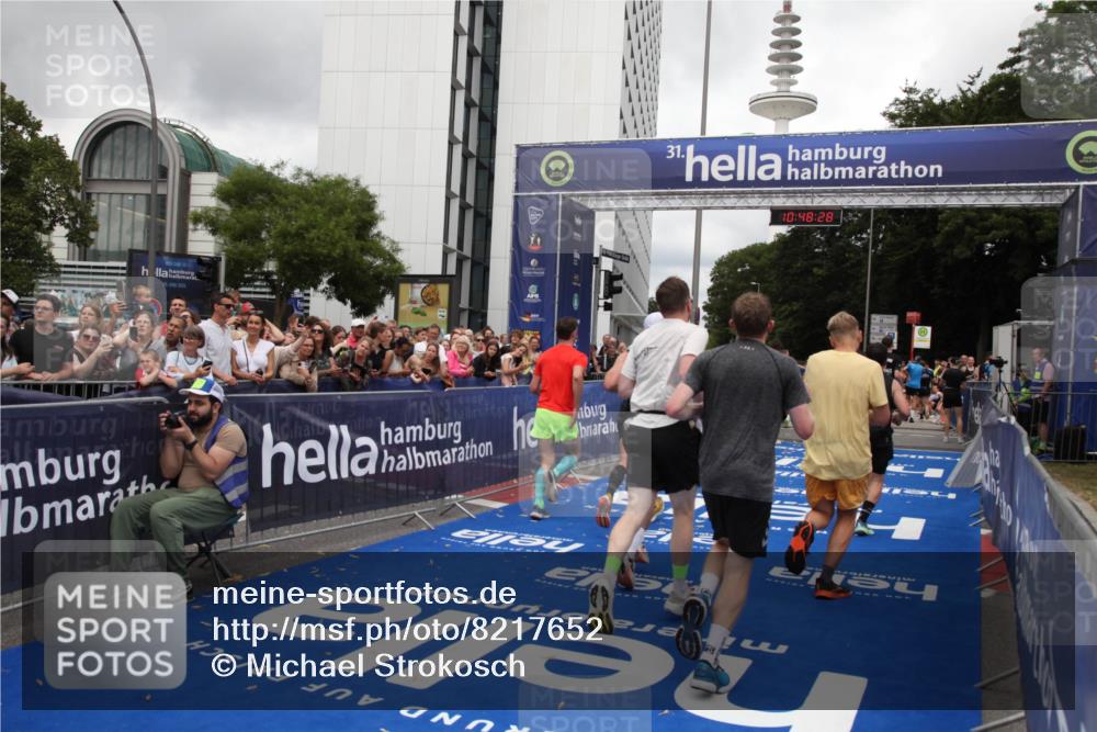 29.06.2025 - hella hamburg halbmarathon Michael Strokosch http://msf.ph/oto/8217652 29.06.2025 10:48:27 Ziel 1537, 3747, 5129, 5362, 5528, 6081, 6923, 7367, 8216, 9262, 9770, 11467, 12549, 12840, 15735, 17745, 17855, 17982, 18790, 18923 meine-sportfotos.de
