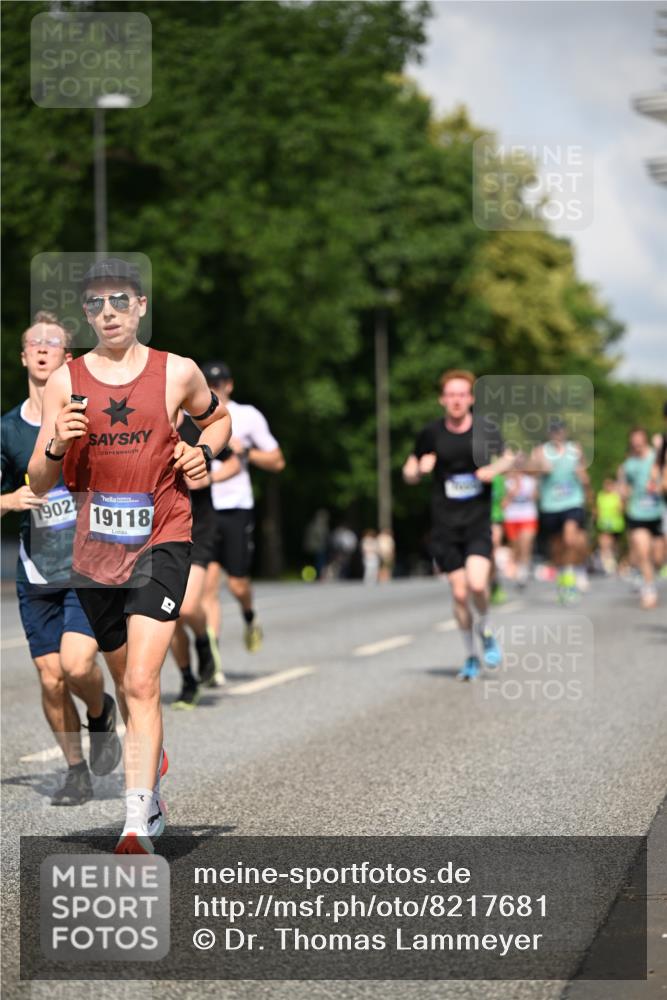 29.06.2025 - hella hamburg halbmarathon Dr. Thomas Lammeyer http://msf.ph/oto/8217681 29.06.2025 09:49:21 Kennedybrücke 1894, 2525, 3843, 4463, 4812, 5550, 6169, 6495, 6878, 7055, 7186, 7845, 8062, 8784, 9345, 10453, 10484, 11199 meine-sportfotos.de