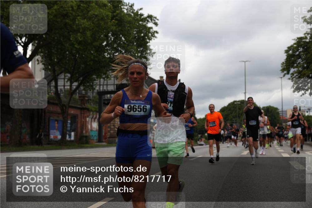 29.06.2025 - hella hamburg halbmarathon Yannick Fuchs http://msf.ph/oto/8217717 29.06.2025 10:45:52 20KM 2364, 2396, 2397, 2670, 2718, 2818, 4033, 4140, 4814, 4839, 5008, 5102, 6286, 6657, 6776, 7409, 7724, 7786, 8371, 8413, 8710, 8856, 9074, 9082, 9656, 9739, 9869, 11551, 11791, 12224, 12367, 12450, 12580, 13015, 13047, 13051, 13707, 13726, 13792, 14122, 14248, 14561, 14865, 14994, 15356, 15496, 15643, 15727, 15829, 15831, 16003, 16179, 16591, 17033, 17131, 17682, 17815, 17962, 17978, 17997, 18019, 18475, 18869, 18982 meine-sportfotos.de