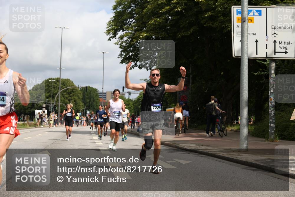 29.06.2025 - hella hamburg halbmarathon Yannick Fuchs http://msf.ph/oto/8217726 29.06.2025 10:32:56 20KM 1042, 1615, 1688, 1710, 2296, 2745, 2849, 3530, 4148, 5091, 6095, 7110, 7229, 8002, 8091, 8571, 9171, 11049, 11952, 12915, 13755, 14274, 14688, 14992, 16075, 17623, 18276, 18529, 18584, 18723, 18761 meine-sportfotos.de