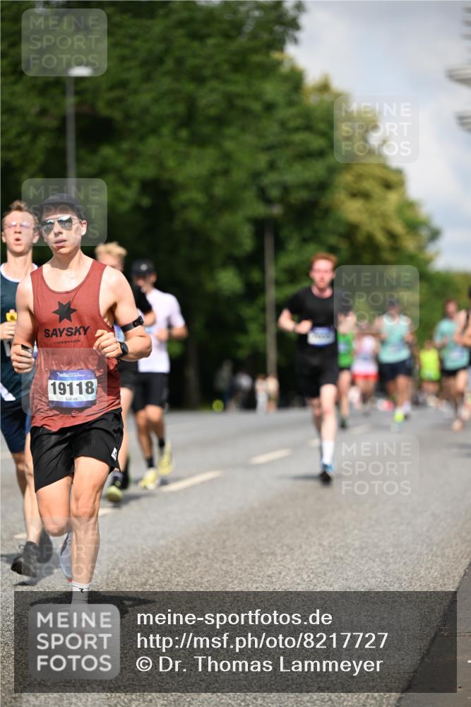 29.06.2025 - hella hamburg halbmarathon Dr. Thomas Lammeyer http://msf.ph/oto/8217727 29.06.2025 09:49:21 Kennedybrücke 1894, 2525, 3843, 4463, 4812, 5550, 6169, 6495, 6878, 7055, 7186, 7845, 8062, 8784, 9345, 10453, 10484, 11199 meine-sportfotos.de