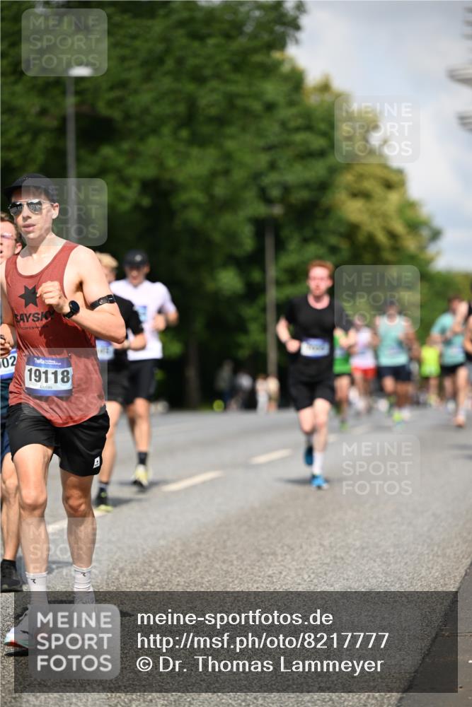 29.06.2025 - hella hamburg halbmarathon Dr. Thomas Lammeyer http://msf.ph/oto/8217777 29.06.2025 09:49:21 Kennedybrücke 1894, 2525, 3843, 4463, 4812, 5550, 6169, 6495, 6878, 7055, 7186, 7845, 8062, 8784, 9345, 10453, 10484, 11199 meine-sportfotos.de