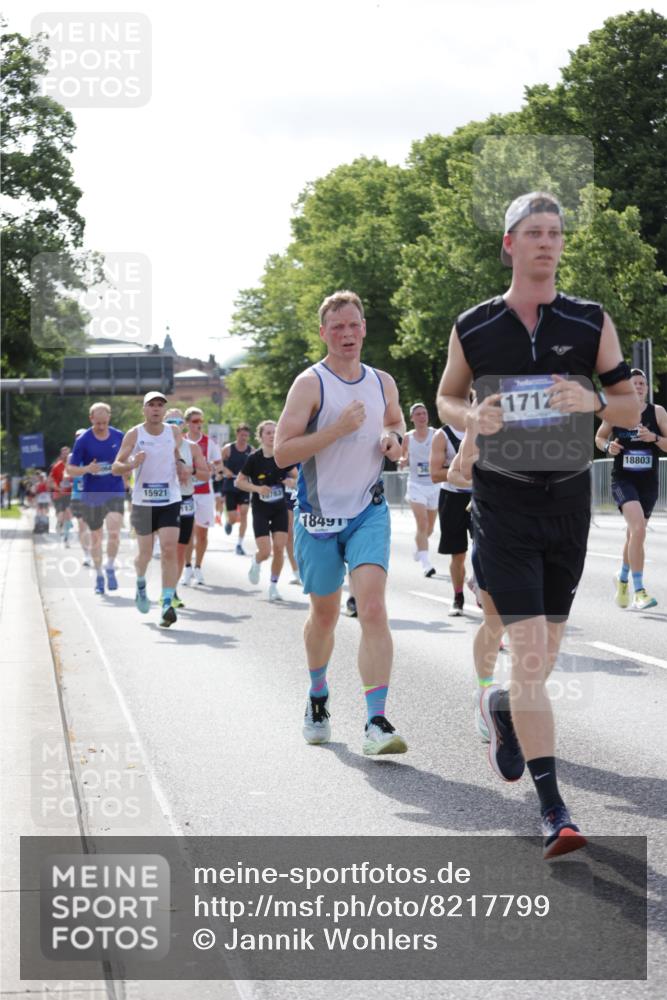 29.06.2025 - hella hamburg halbmarathon Jannik Wohlers http://msf.ph/oto/8217799 29.06.2025 09:50:12 Lombardsbrücke 1209, 1358, 1688, 1697, 1700, 1882, 2675, 2719, 2826, 3626, 4205, 4229, 4380, 5472, 5508, 5745, 6080, 6458, 6529, 6649, 7026, 8958, 9116, 9365, 10064, 10218, 10783, 10922, 11281, 11305, 11379, 11491, 11619, 13446, 13876, 14012, 14092, 14272, 14783, 14798, 15493, 15623, 15888, 15921, 16249, 16301, 16697, 16820, 16992, 17120, 17251, 17486, 17516, 17632, 17726, 18449, 18491, 18723, 18803, 19020, 19046, 19116 meine-sportfotos.de