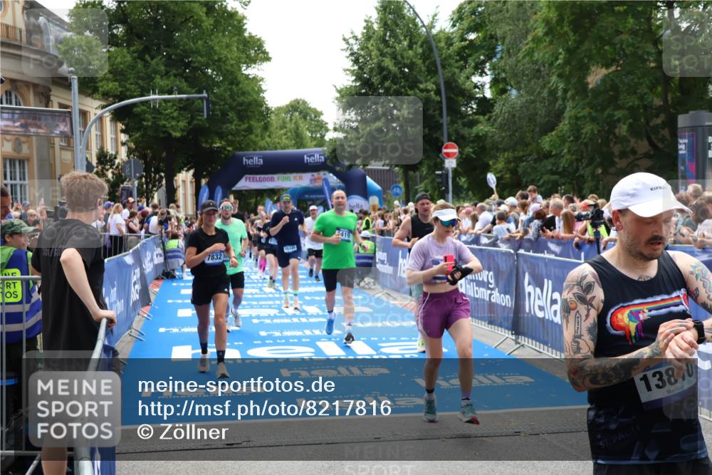 29.06.2025 - hella hamburg halbmarathon Zöllner http://msf.ph/oto/8217816 29.06.2025 11:24:31 Ziel 1419, 2993, 3929, 4834, 5100, 7832, 9722, 10041, 10065, 13825, 15445, 15505, 16714, 17490, 19052 meine-sportfotos.de
