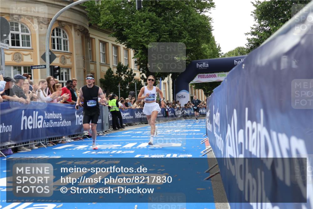 29.06.2025 - hella hamburg halbmarathon Strokosch-Dieckow http://msf.ph/oto/8217830 29.06.2025 10:26:43 Ziel 1065, 5344, 9565, 10848, 19076 meine-sportfotos.de