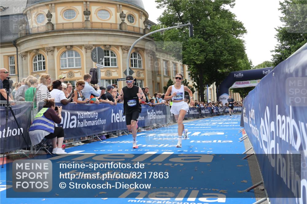 29.06.2025 - hella hamburg halbmarathon Strokosch-Dieckow http://msf.ph/oto/8217863 29.06.2025 10:26:43 Ziel 1065, 5344, 9565, 10848, 19076 meine-sportfotos.de