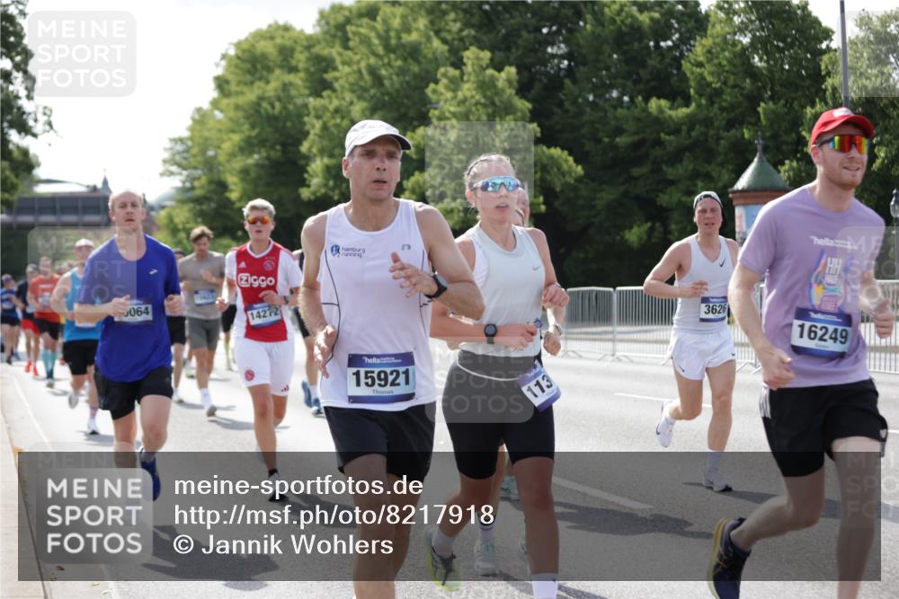 29.06.2025 - hella hamburg halbmarathon Jannik Wohlers http://msf.ph/oto/8217918 29.06.2025 09:50:15 Lombardsbrücke 1209, 1358, 1697, 1700, 1882, 2675, 2719, 3626, 4205, 4229, 4380, 5472, 5508, 5745, 5752, 5916, 6080, 6458, 6529, 6686, 6687, 7026, 8958, 9116, 10064, 10783, 10922, 11281, 11284, 11305, 11379, 11491, 11619, 11731, 13446, 13876, 14012, 14092, 14272, 14555, 14783, 14798, 15297, 15421, 15493, 15623, 15888, 15921, 16249, 16301, 16820, 16992, 17120, 17251, 17486, 17516, 17623, 17632, 17726, 18449, 18491, 18723, 18803, 19020, 19046 meine-sportfotos.de